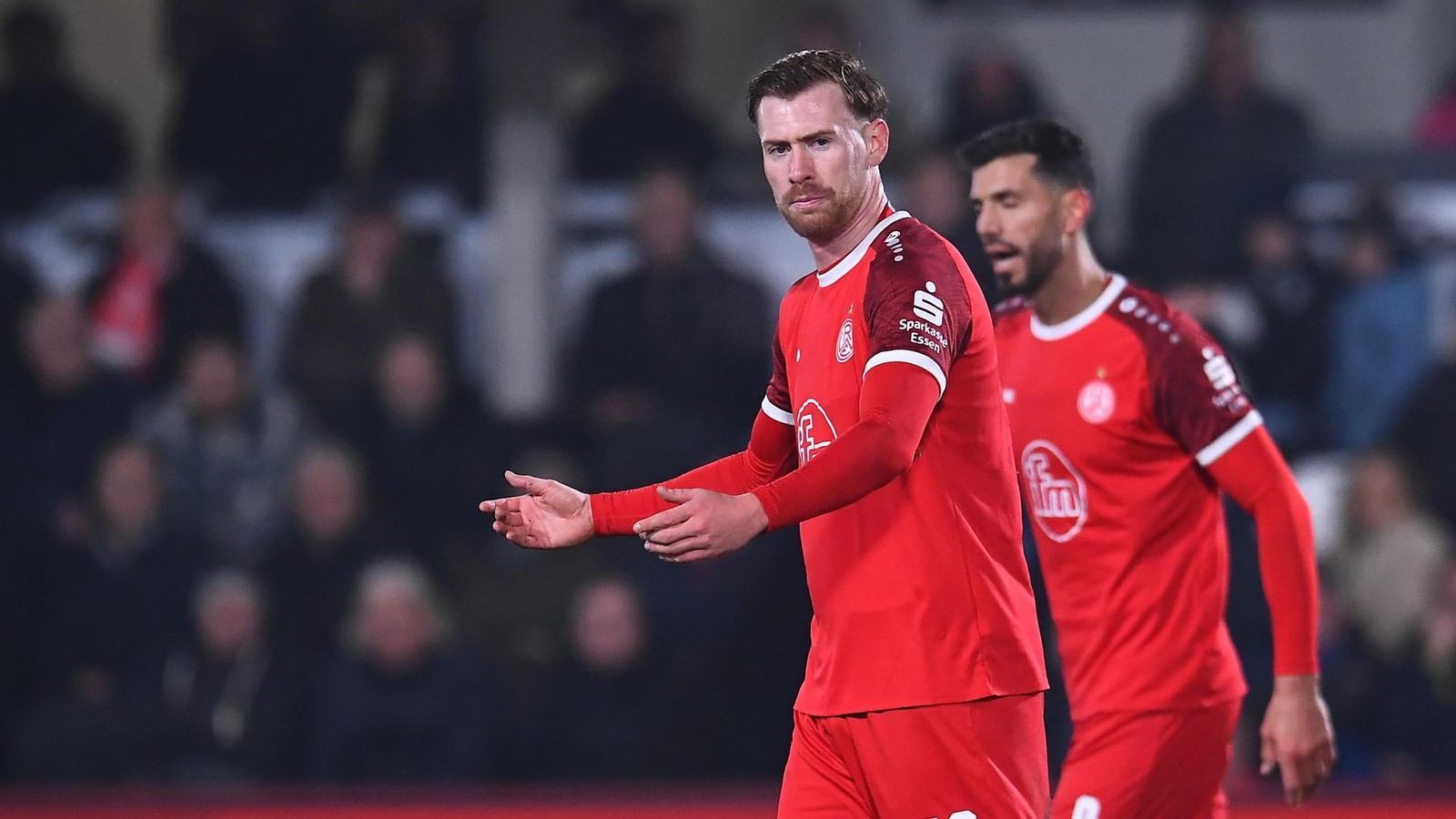 RWE-Fans-w-ten-wegen-Mause-Warum-Essens-St-rmer-so-sehr-polarisiert