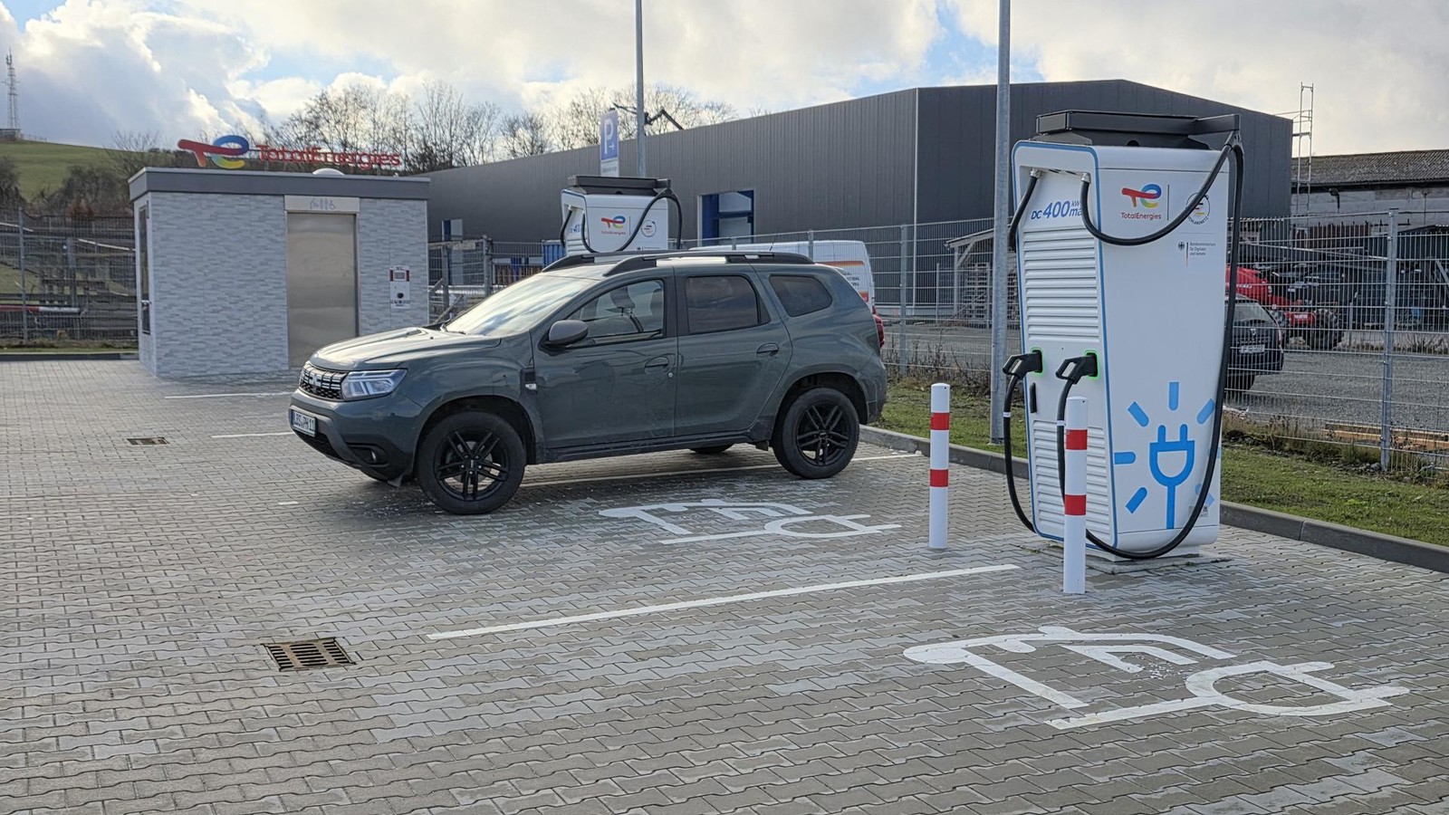 Der-Saale-Orla-Kreis-bekommt-einen-weiteren-kleinen-Ladepark-f-r-Elektroautos