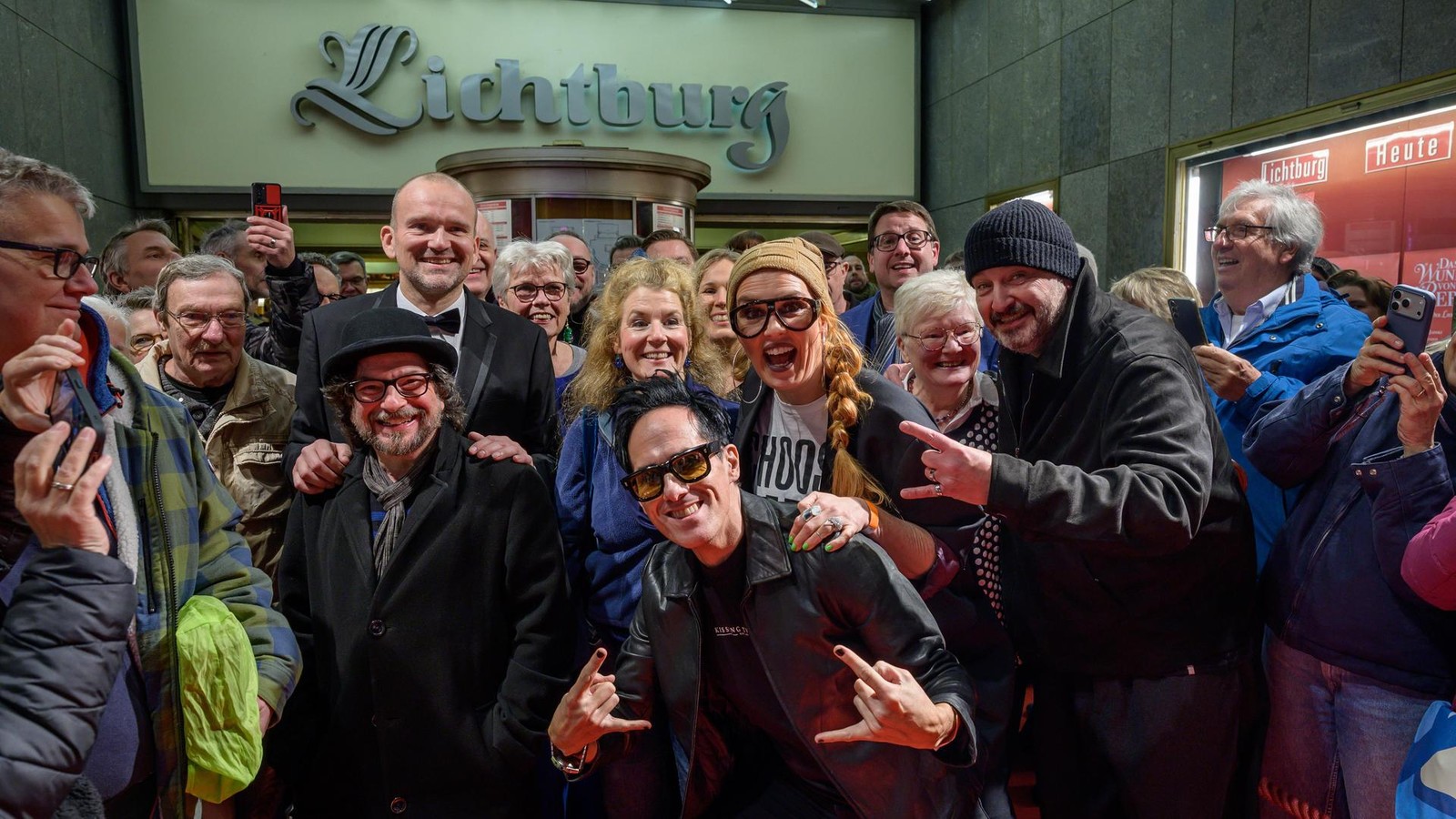 Ausverkauftes-Kino-in-Essen-Promis-feiern-M-lheimer-Regisseur-bei-Film-Premiere