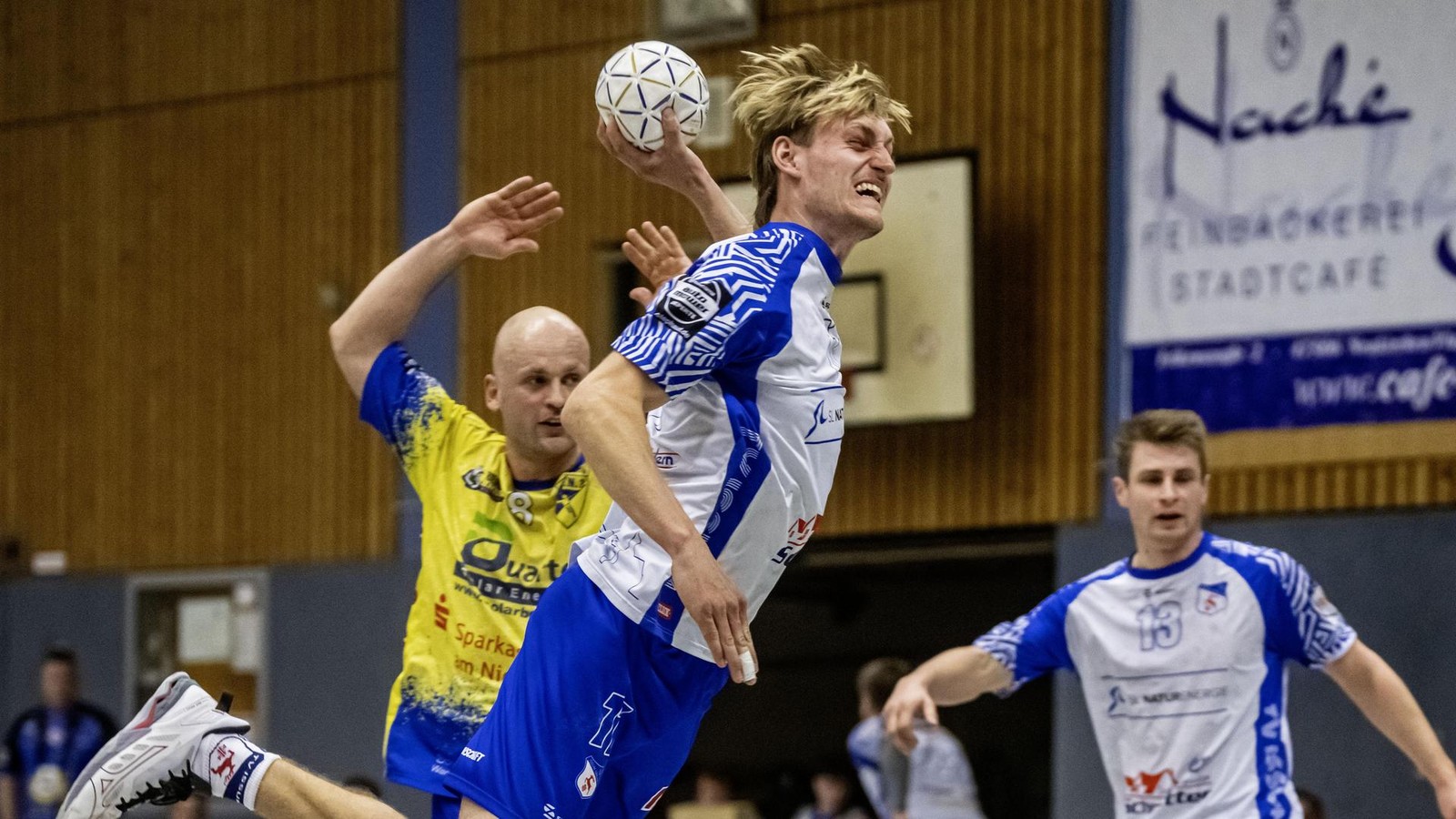 Das-Motto-des-TV-Issum-vor-dem-Lokalderby-lautet-Erst-siegen-dann-singen