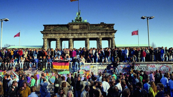 Ein Fotobuch aus Hamburg durchstreift 45 Jahre deutsch-deutscher Geschichte