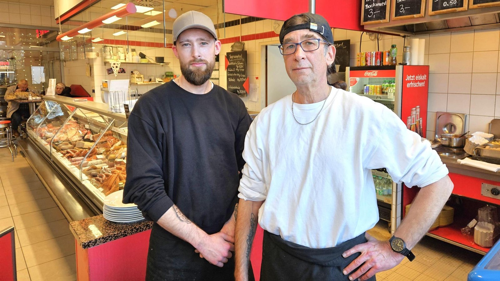 -Nazis-m-ssen-drau-en-bleiben-Fleischerei-sorgt-f-r-Riesenwirbel