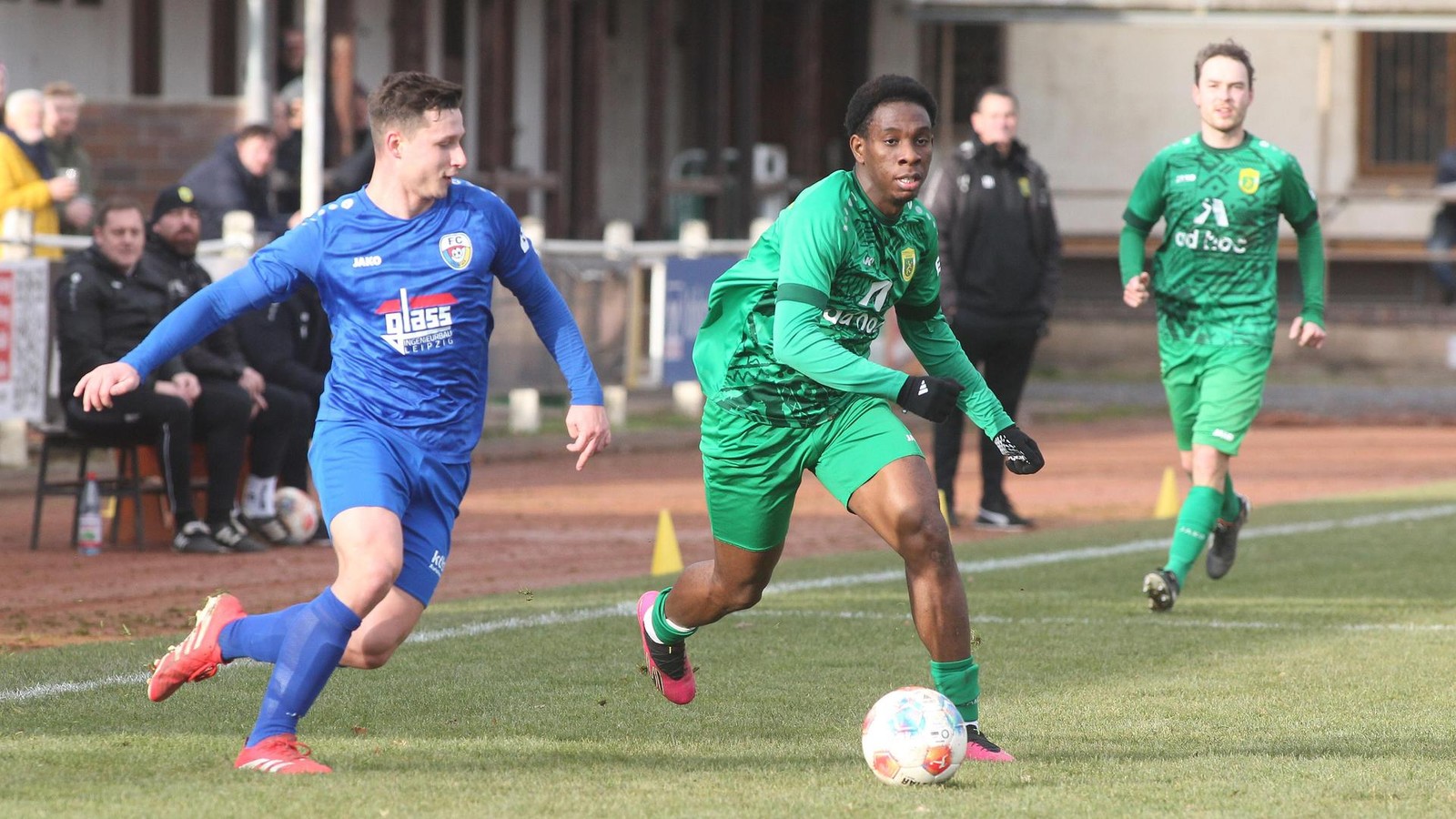 Lange-Gesichter-beim-FC-Einheit-Rudolstadt-nach-dem-Testspiel-in-Hof
