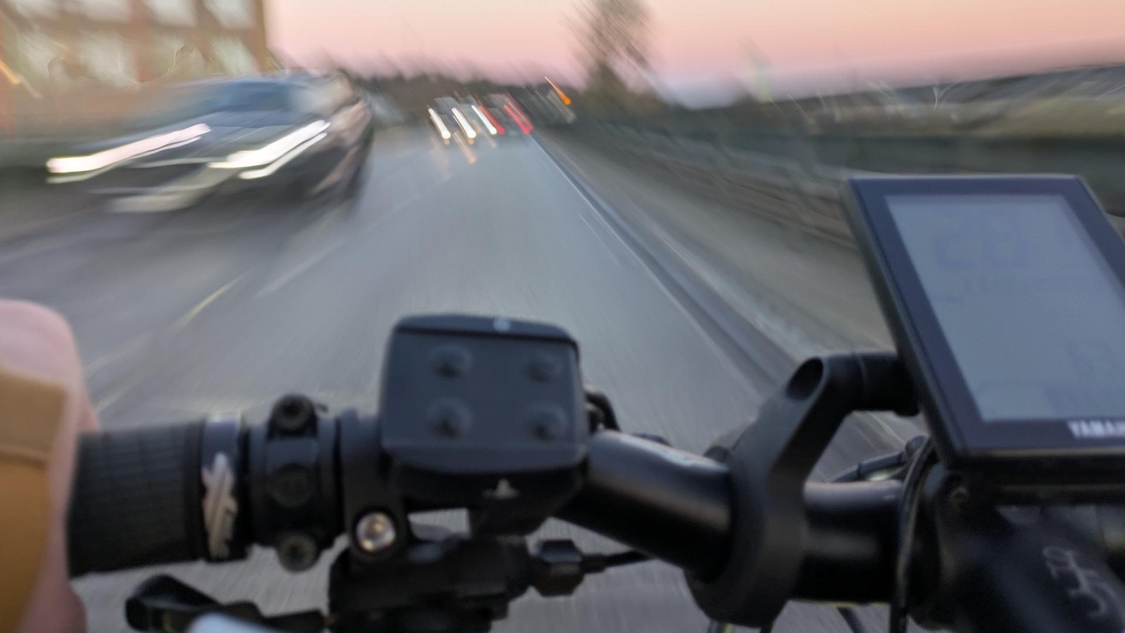 Als-Radfahrer-zwischen-Lkw-ber-die-Elbe-Das-macht-keinen-Spa-