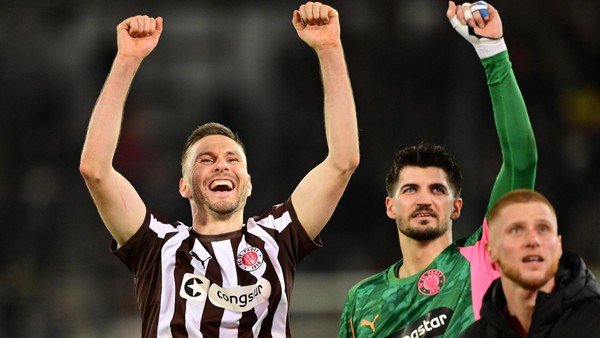 Liegestütze unterm Tannenbaum – Karol Mets verrät Weihnachtstradition