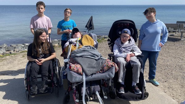 Ein Urlaub ermöglicht jungen Menschen, unbeschwert viel Spaß zu haben