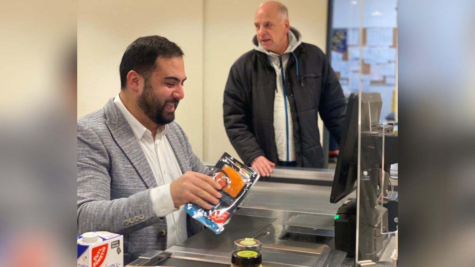 Warum-der-B-rgervorsteher-im-Supermarkt-jetzt-richtig-sch-n-abkassiert