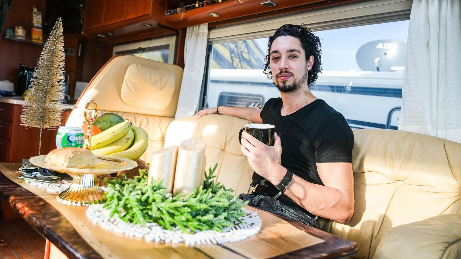 Warum-ein-Let-s-Dance-Star-jetzt-in-Duisburg-im-Wohnwagen-lebt