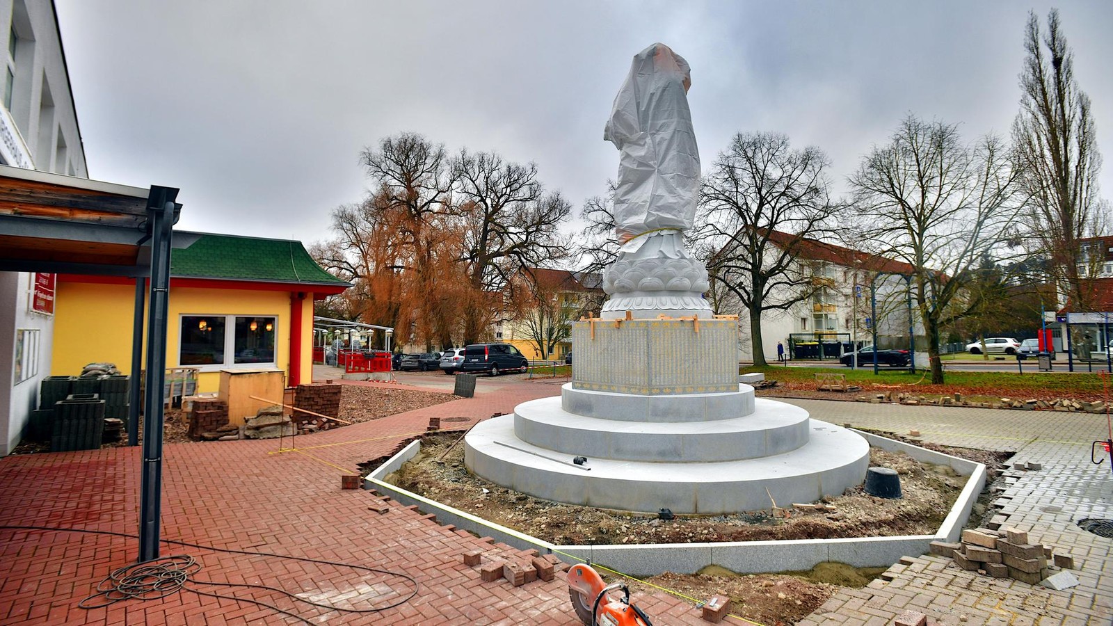 Riesiges-Symbol-der-Andacht-und-des-Friedens-ensteht-in-Eisenach