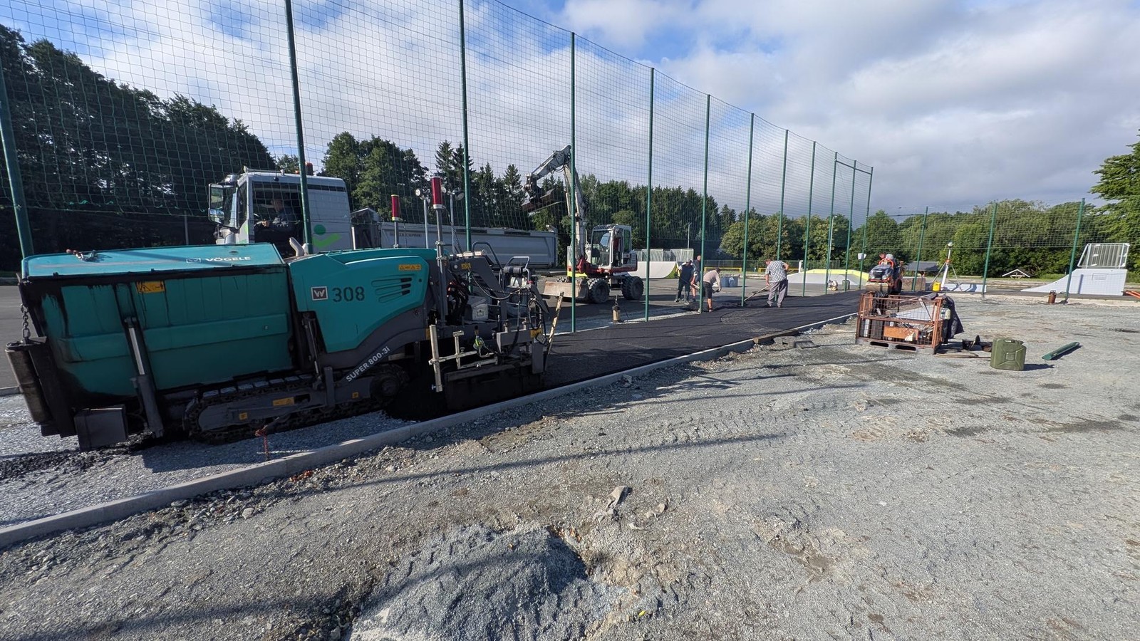 Fast-900-000-Euro-f-r-Erneuerung-des-Kunstrasenplatzes-ausgegeben-bergabe-steht-bevor