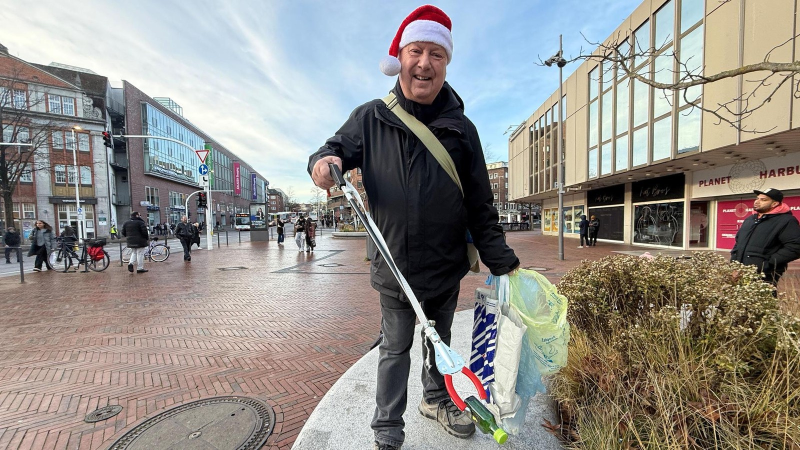 Unerm-dlicher-M-llsammler-bringt-Ruhe-in-hektische-Weihnachtszeit