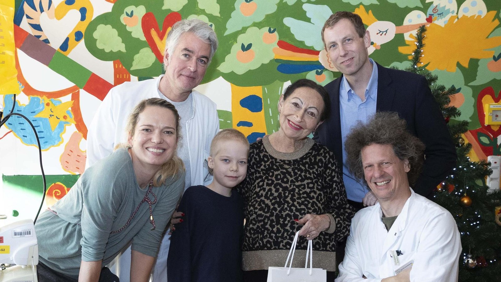 Angel-Tree-Berlins-Diplomaten-beschenken-kranke-Kinder