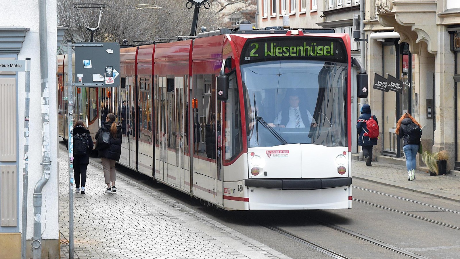 Festnahme-in-der-Erfurter-Stra-enbahn-eskaliert