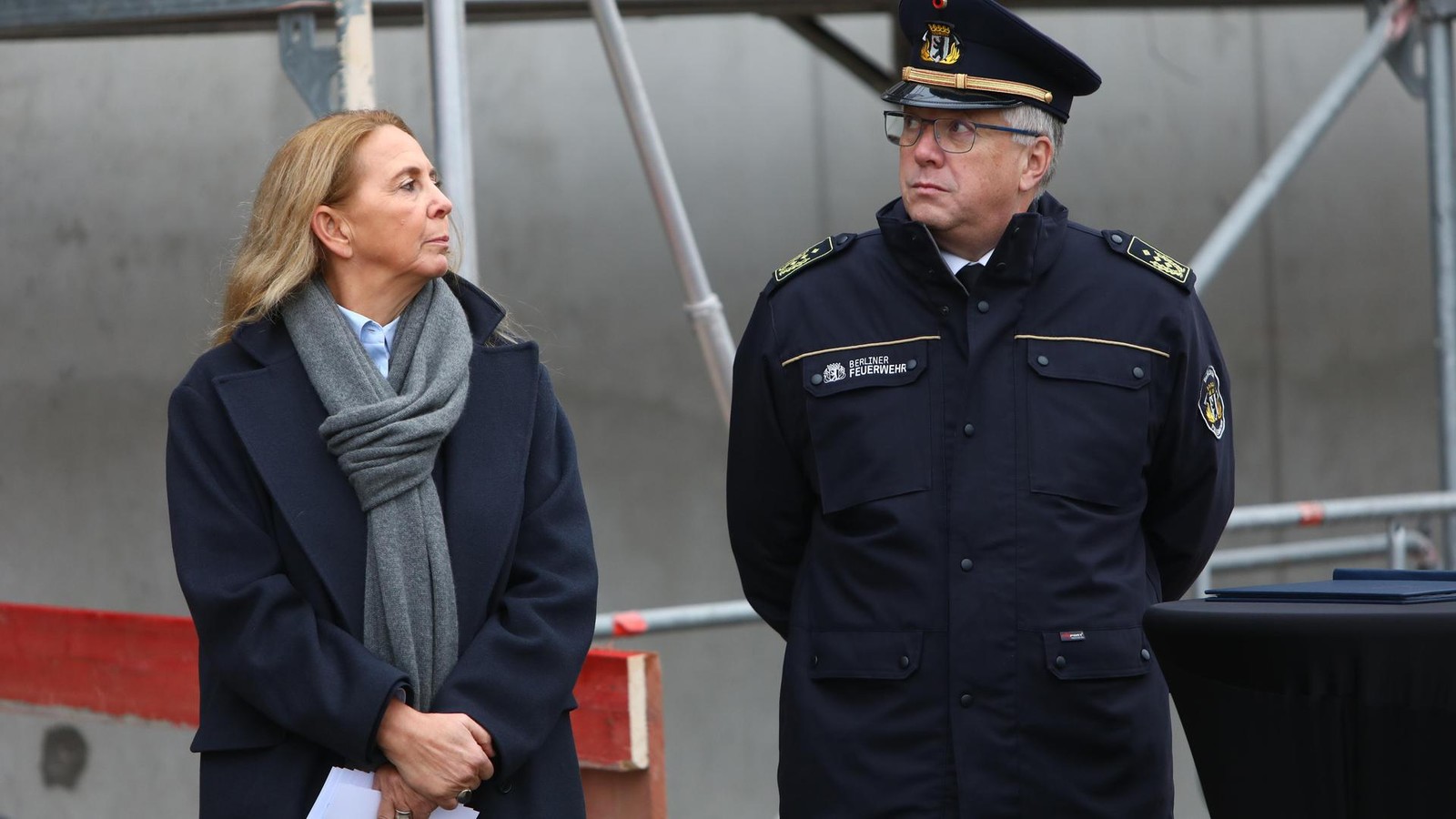 Emp-rung-ber-h-here-Geh-lter-f-r-Berlins-Feuerwehr-Chefs