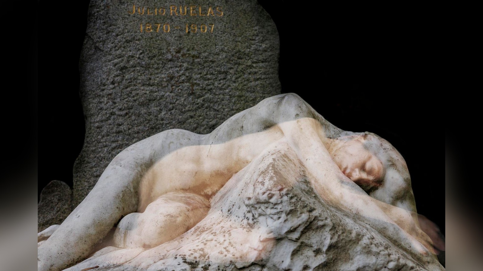 Nadine-Dinter-verbindet-das-Ewige-und-das-Sterbliche