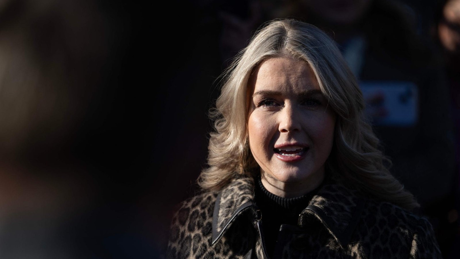 Aknenarben-und-Botoxl-cher-Fotograf-kommt-Trump-Mitarbeitern-ungew-hnlich-nah