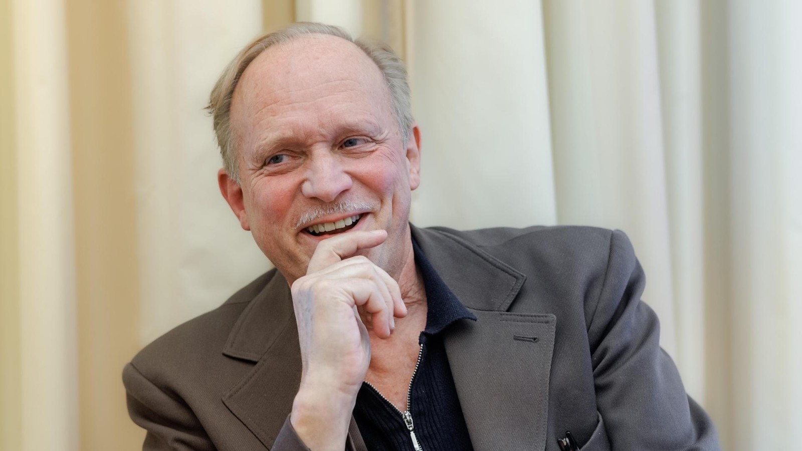 Instrument-des-Jahres-2026-Ulrich-Tukur-als-Pate-f-rs-Akkordeon