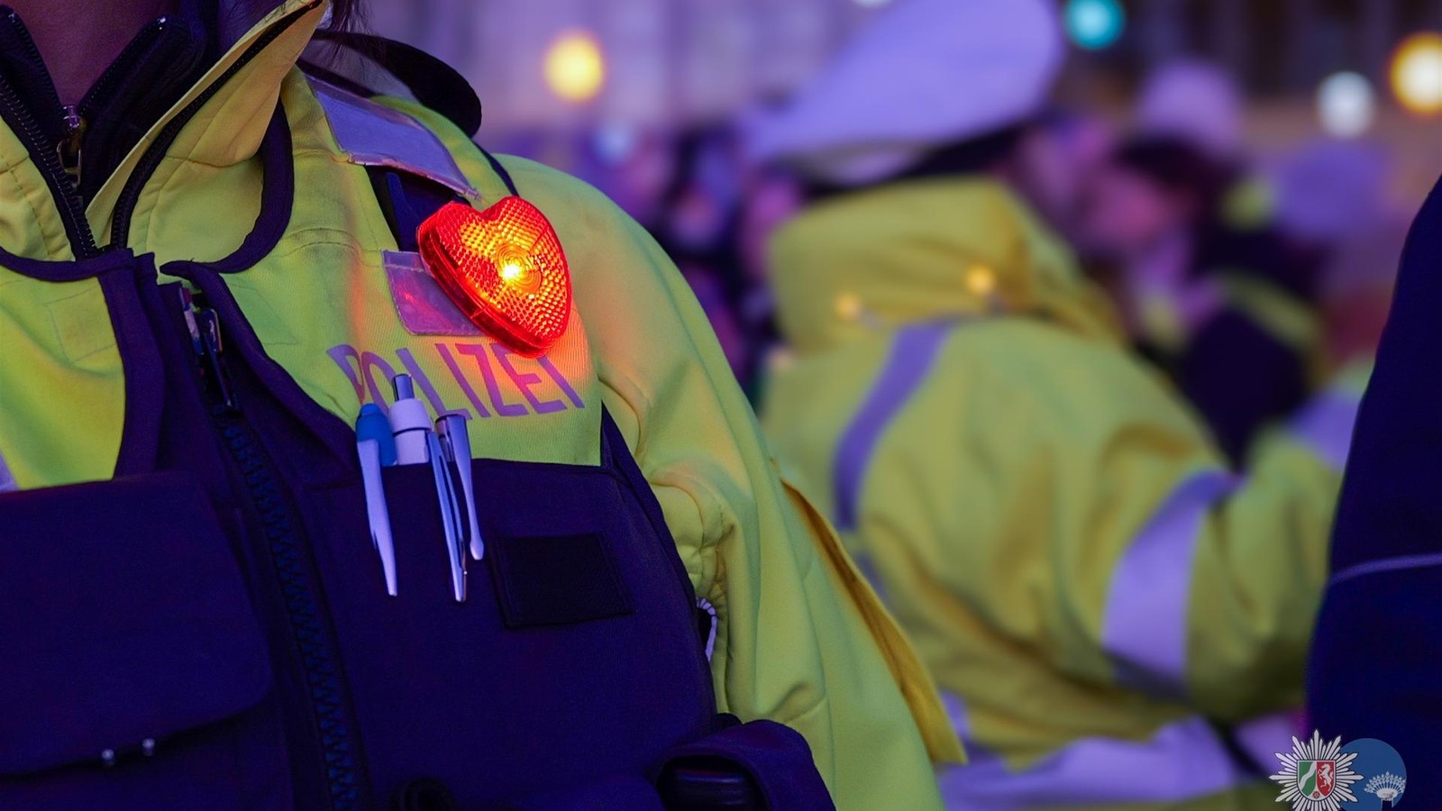 Gl-hw-rmchen-Aktion-der-Polizei-f-r-mehr-Sicherheit-180-Kinder-machten-mit