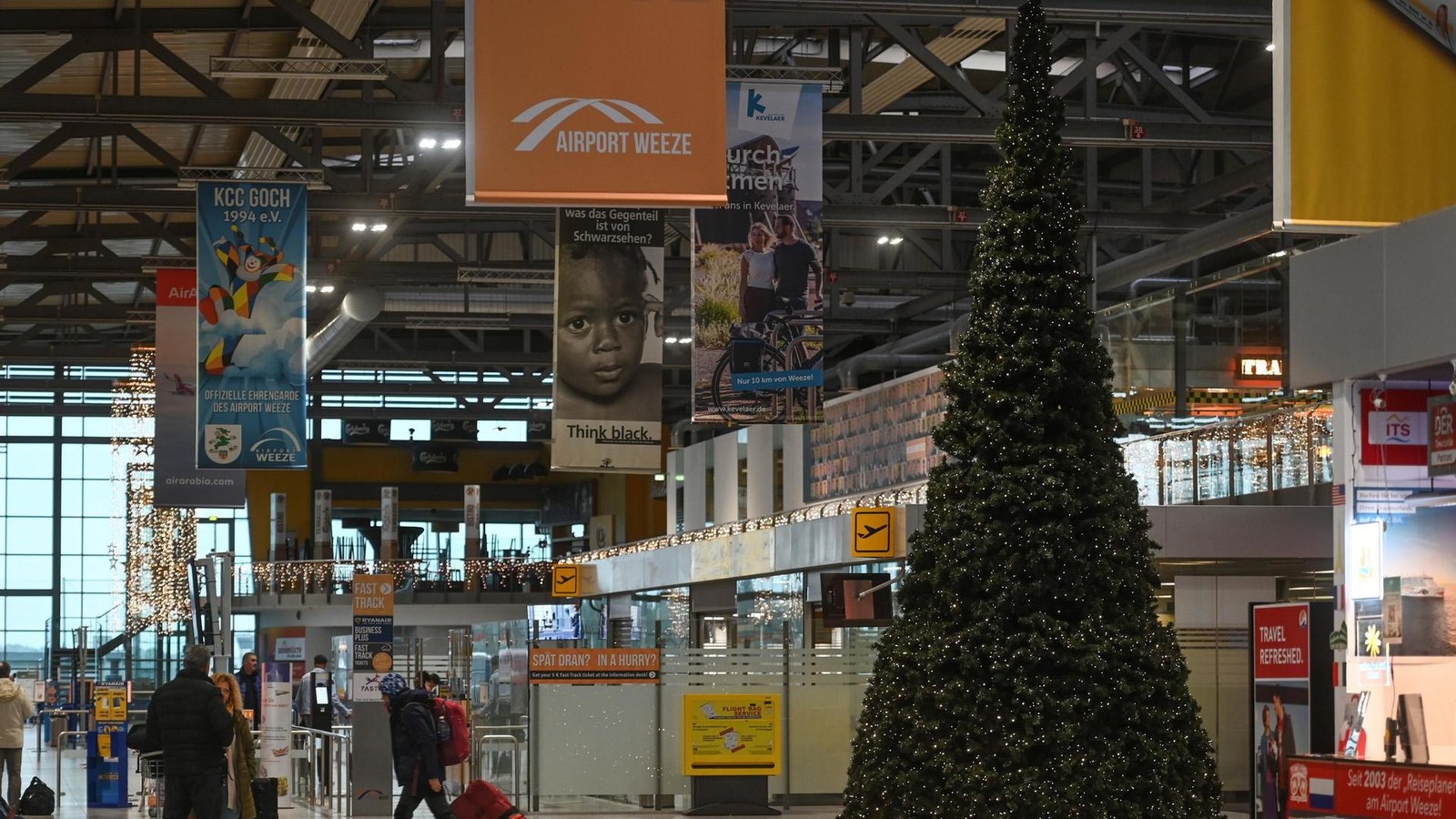 Mehr-als-100-000-Menschen-fliegen-ber-Weihnachtszeit-und-Neujahr-via-Weeze