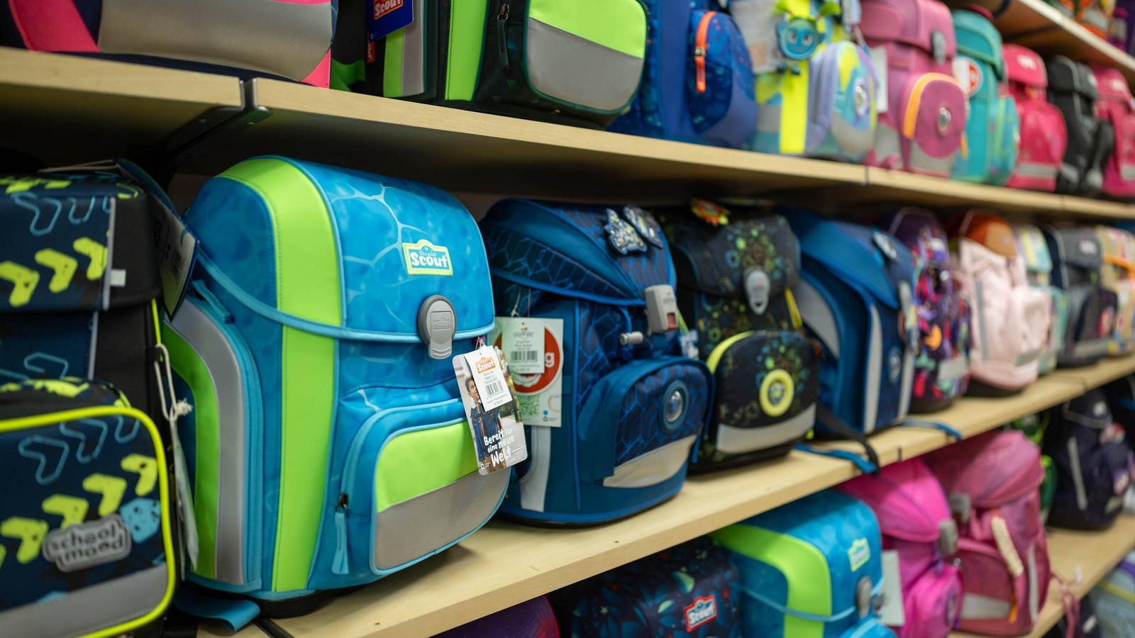 -Ranzentag-im-Ruhrpark-in-Bochum-Mehr-als-400-verschiedene-Schultaschen