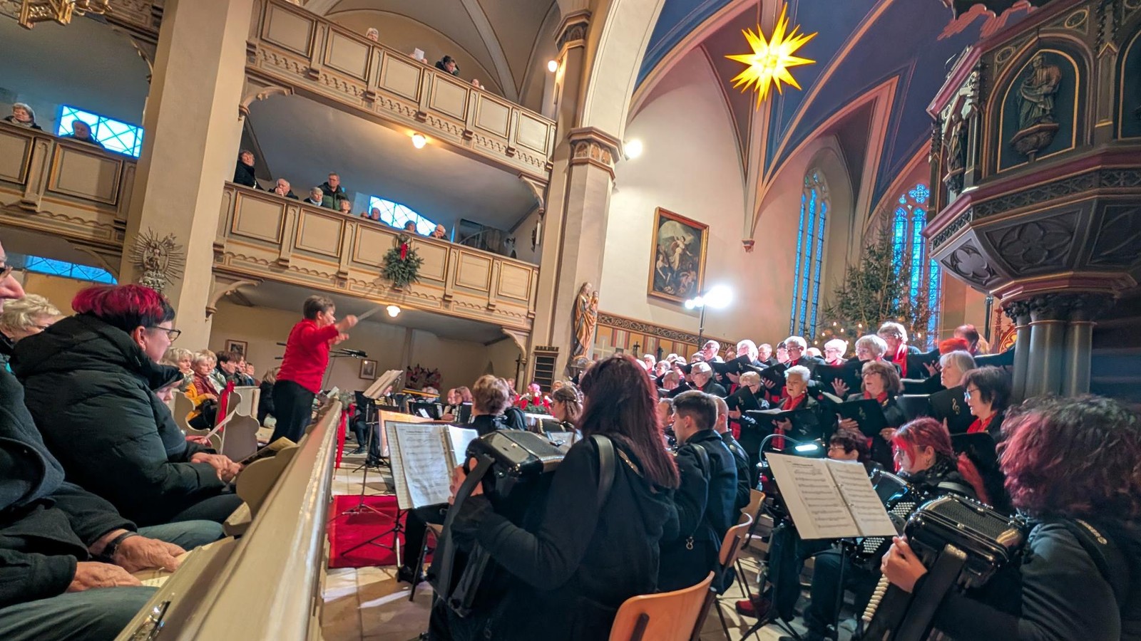 Musik-als-Zeichen-des-Friedens-Weihnachtskonzert-im-Altenburger-Land-vor-vollem-Haus