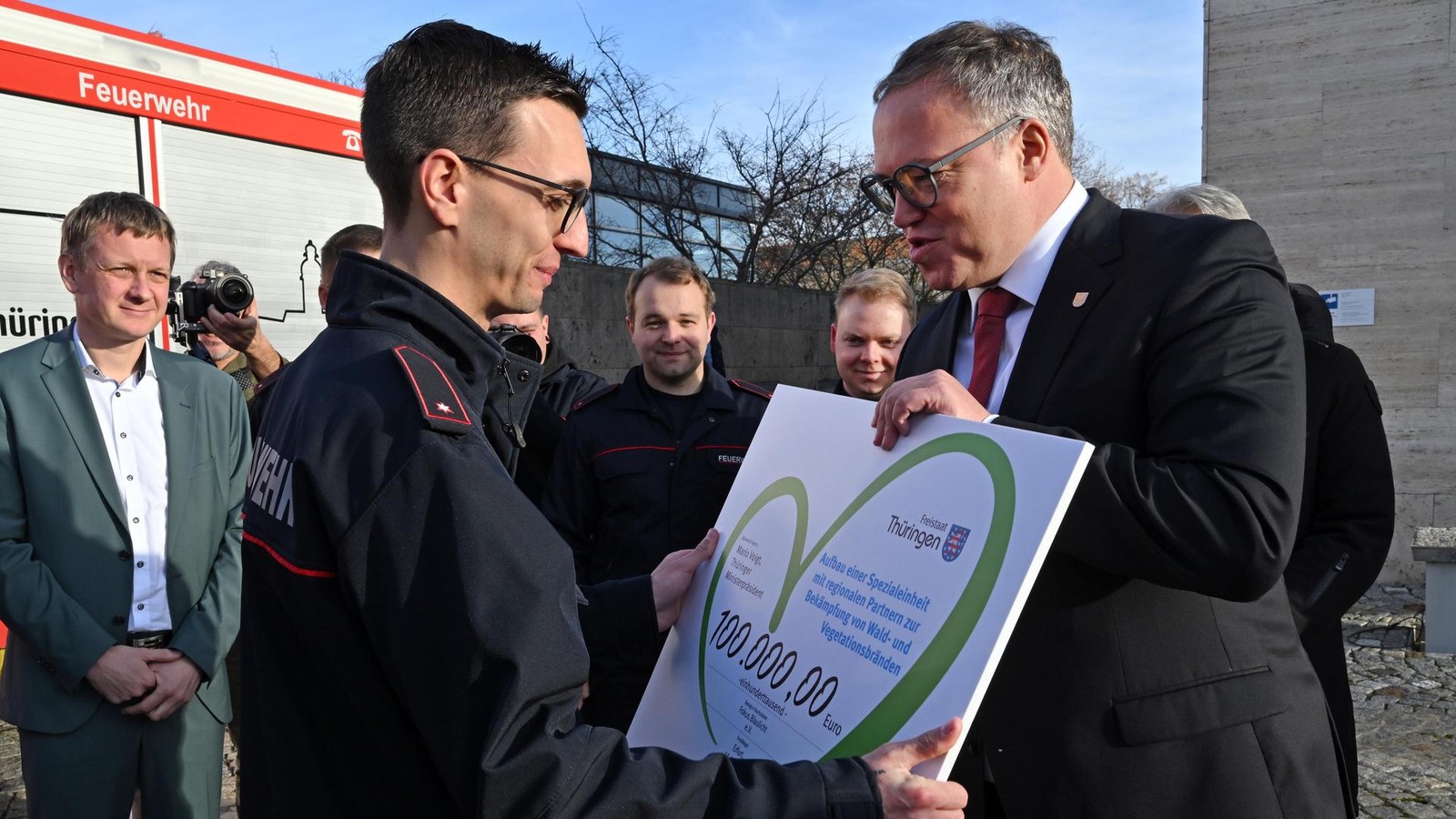 -Gr-nes-Herz-sch-tzen-100-000-Euro-treiben-Aufbau-einer-Waldbrand-Einheit-in-Ostth-ringen-voran-mit-Video-