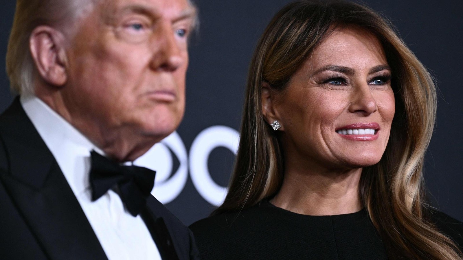 Trump-klebt-seinen-Namen-aufs-Kennedy-Center-Kulturtempel-gekapert