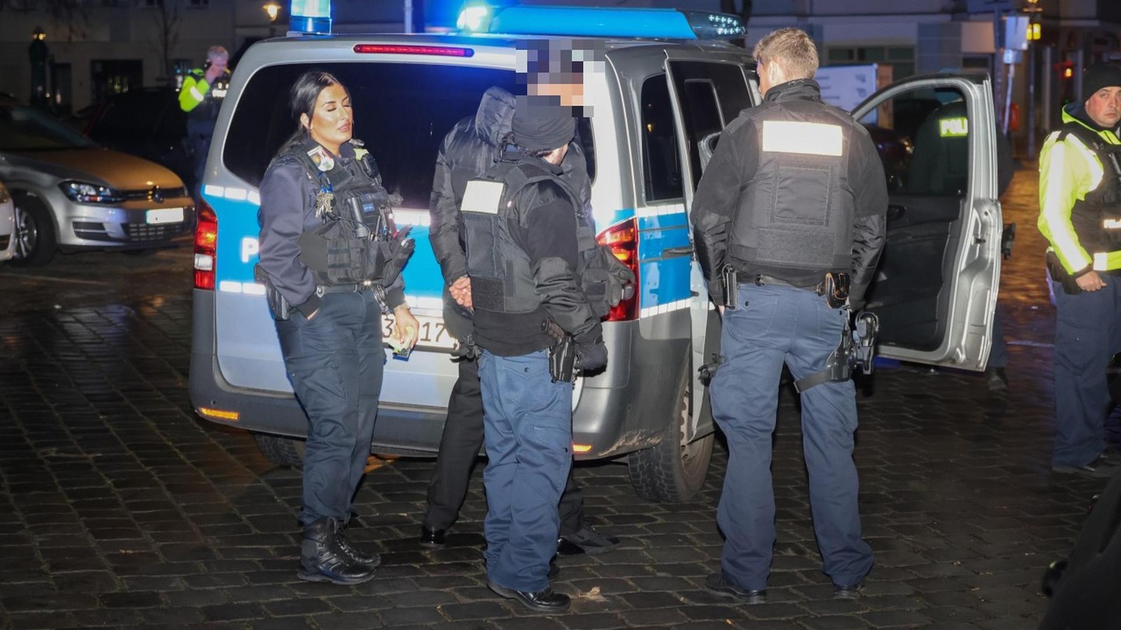 Autofahrer-f-hrt-auf-Flucht-vor-der-Berliner-Polizei-in-Sackgasse-Festnahme