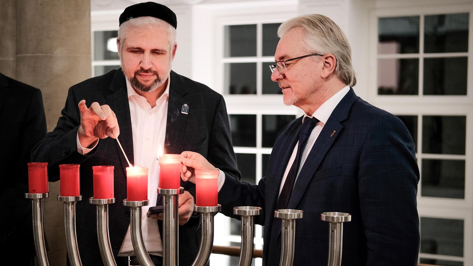 Feier-im-M-lheimer-Rathaus-J-dische-Gemeinde-holt-Chanukka-nach