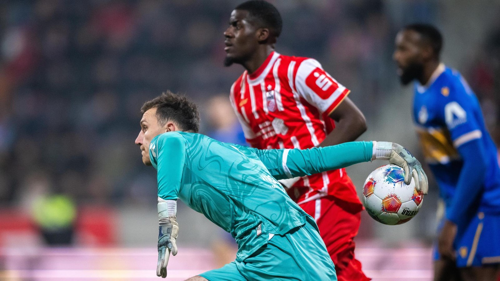 Rot-Wei-Torh-ter-Otto-Deshalb-w-re-ihm-der-Staffelsieg-lieber-als-der-Pokal-mit-Video-