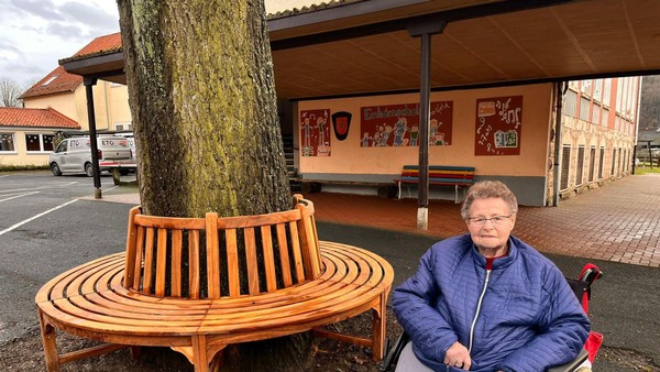 Dankbar für ein langes Leben: 95-Jährige überreicht Herzensgeschenk an ihr Dorf im Harz