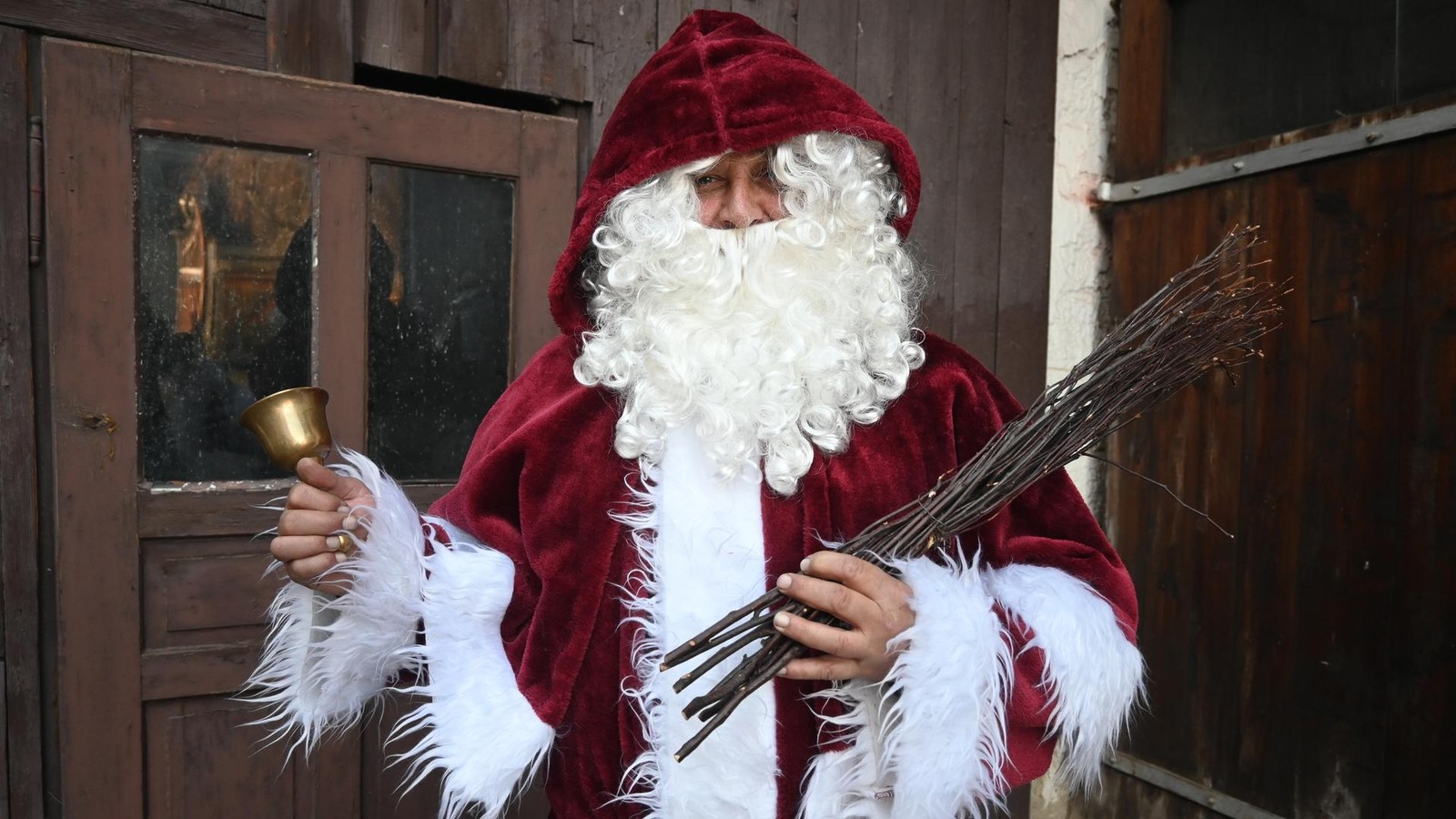 Weihnachtsmann-seit-1985-ber-einen-besonderen-Job-an-Heiligabend-im-Saale-Holzland