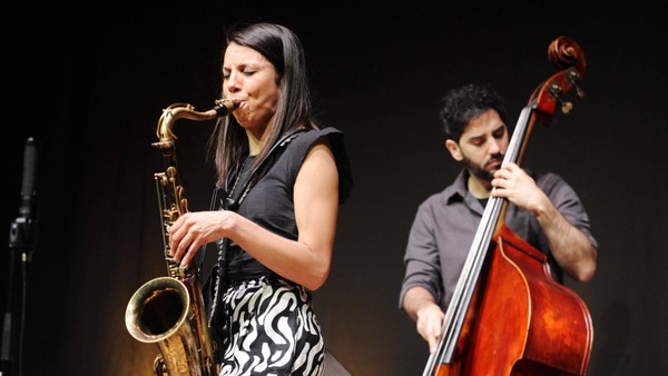 JazzHall: Melissa Aldana zaubert aus 48 Sekunden ein Neun-Minuten-Stück