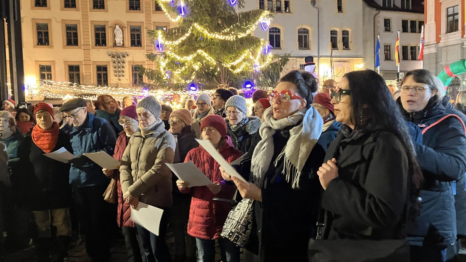 Pfarrer-lobt-Stille-Nacht-Ruhe-auf-Gothas-Weihnachtsmarkt