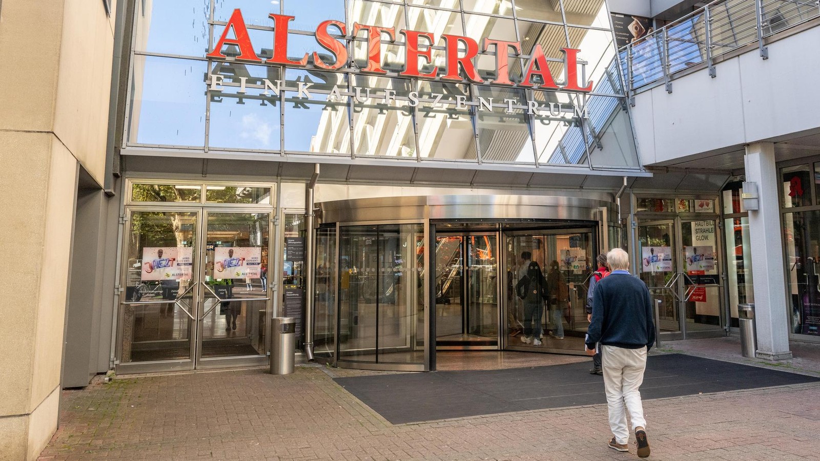 AEZ-plant-ersten-Beach-Club-im-Alstertal-und-baut-viele-Shop-Fl-chen-um