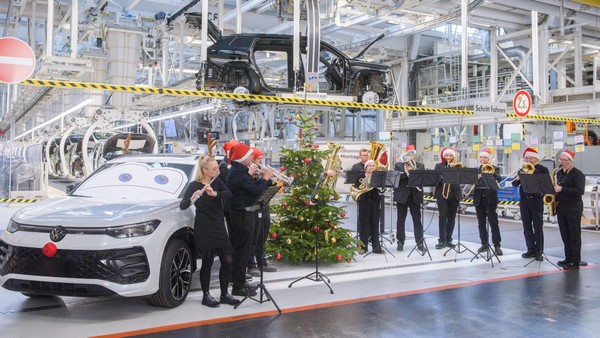 VW vor dem Fest: Ein flotter Hase und spendable Mitarbeiter