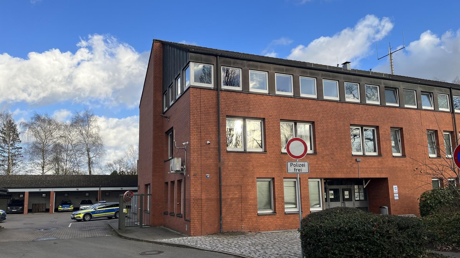 -Skandal-s-Polizisten-m-ssen-jahrelang-in-desastr-ser-Wache-arbeiten