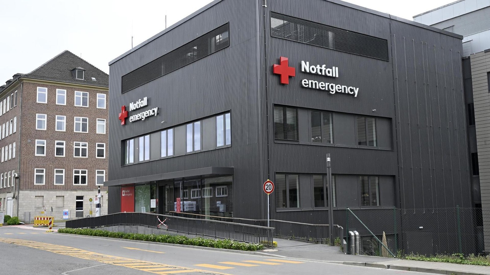 100-000-Euro-f-r-besonderes-Projekt-St-dtisches-Klinikum-erh-lt-gro-e-Spende