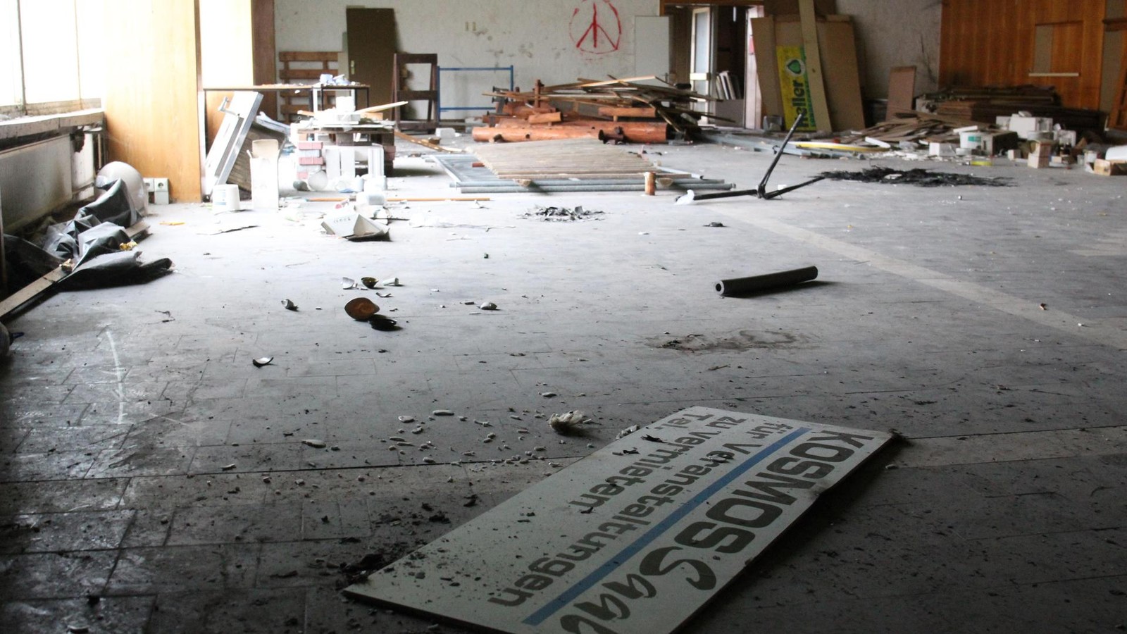 Ist-das-Kunst-oder-kann-das-weg-Das-Kosmos-Gel-nde-wird-abgerissen