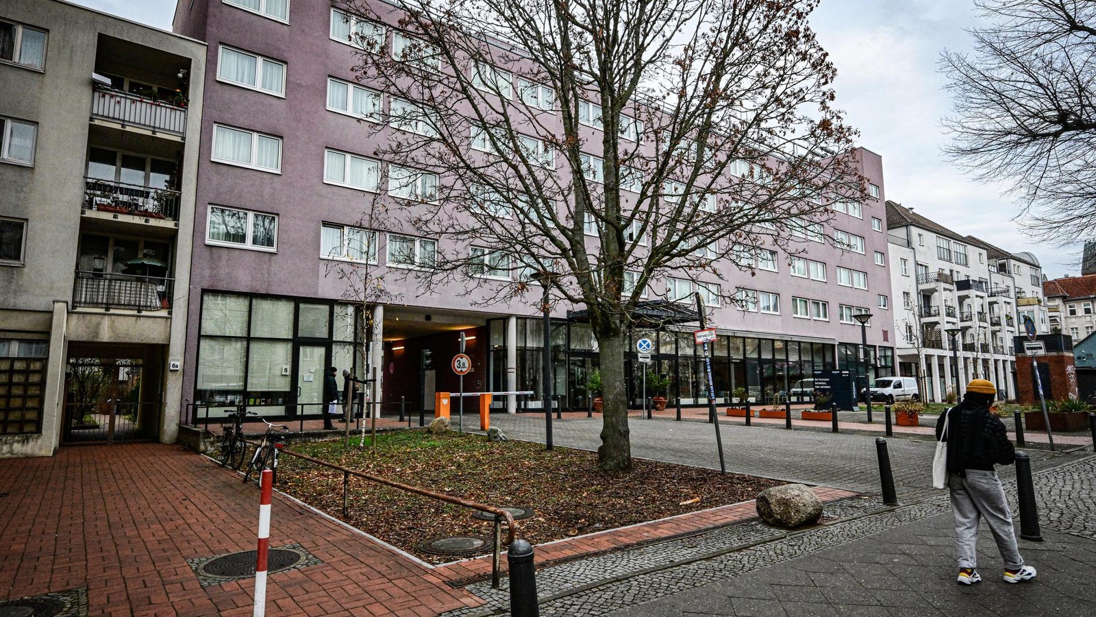 Ibis-Hotel-wird-Fl-chtlingsunterkunft-Politik-bt-Kritik