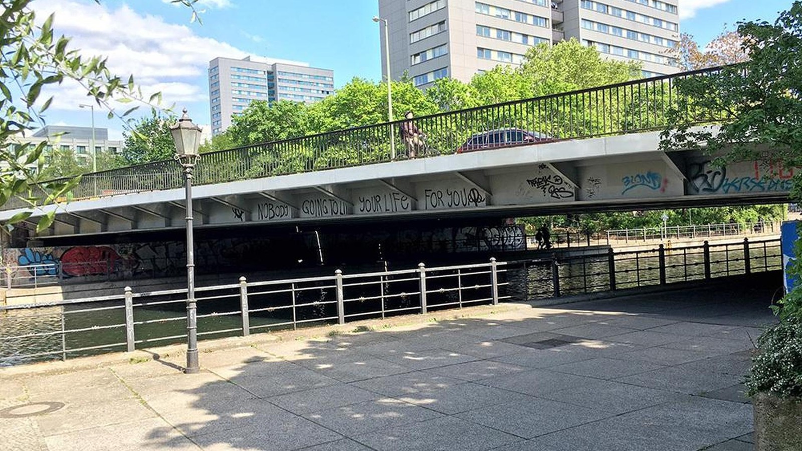 Berlin-Mitte-Neue-Gertraudenbr-cke-f-r-schwere-Fahrzeuge-gesperrt