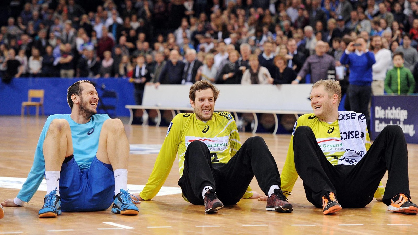 Auferstanden-aus-Ruinen-Der-Neustart-des-HSV-Hamburg-nach-der-Insolvenz