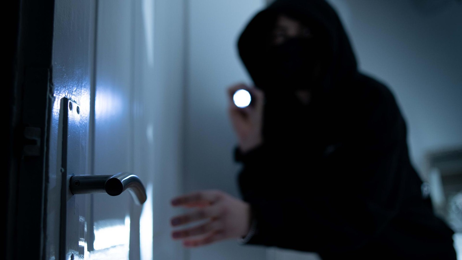 Ehepaar-nachts-berfallen-und-ins-Bett-gefesselt-zwei-M-nner-in-Haft