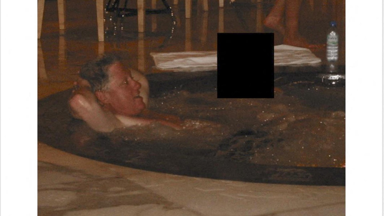 Epstein-Fotos-zeigen-Bill-Clinton-im-Whirlpool-Sprecher-reagiert-heftig