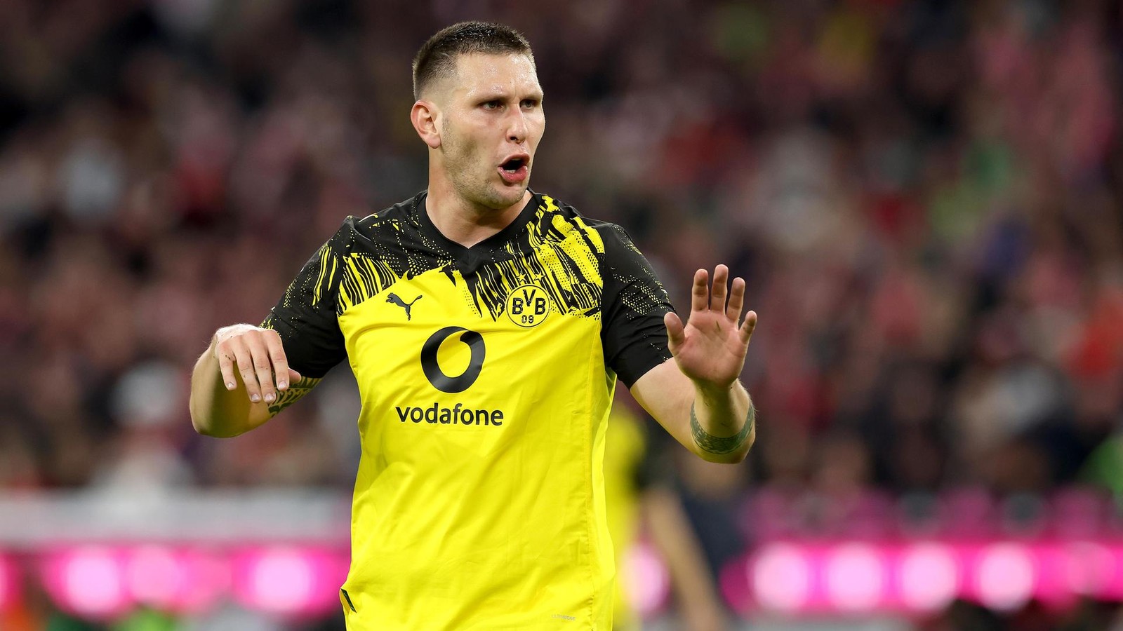 Duranville-S-le-Albert-Die-Brennpunkte-vor-dem-BVB-Trainingslager