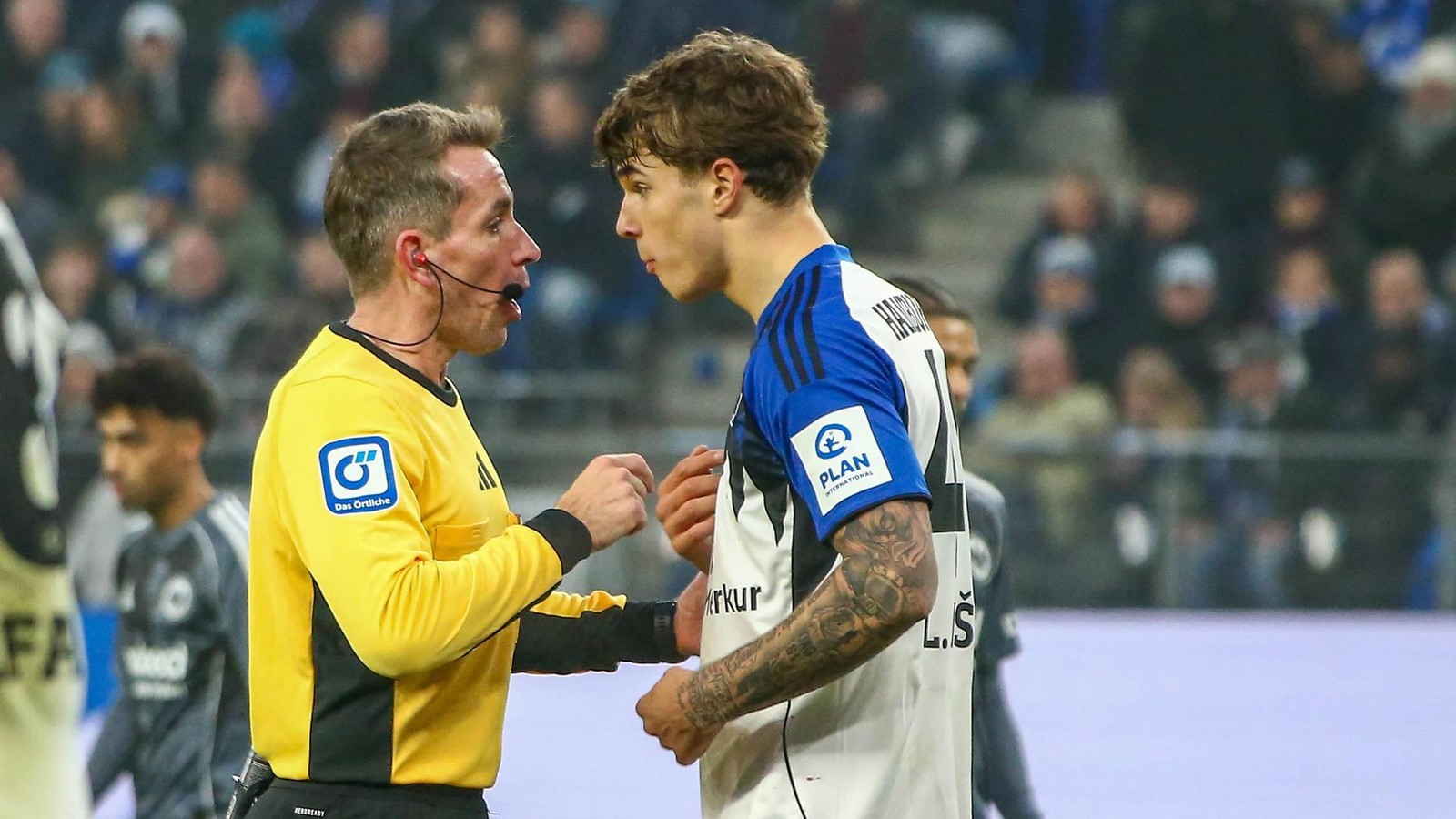 Vieira-trifft-aber-VAR-kassiert-HSV-Sieg-gegen-Frankfurt-wieder-ein