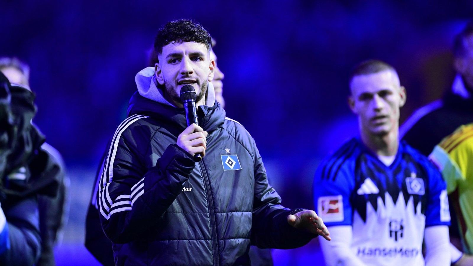 Elfadli-gleich-doppelt-berrascht-Wie-es-zur-Rede-an-die-HSV-Fans-kam