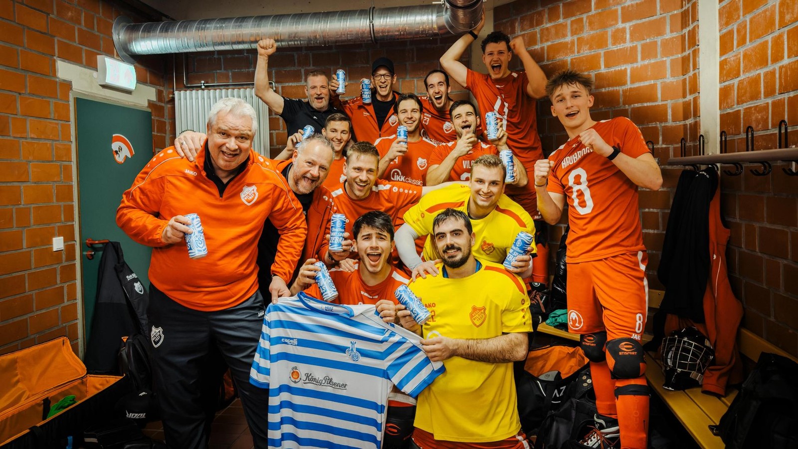 RESG-Walsum-holt-die-Herbstmeisterschaft-und-feiert-mit-MSV-Bierdosen