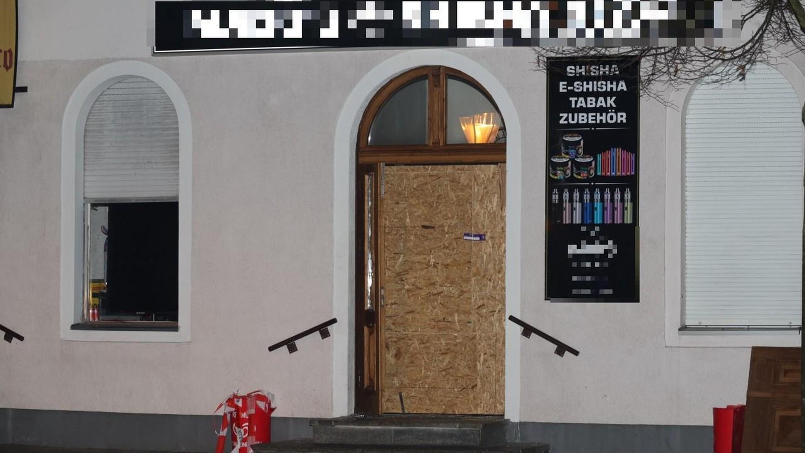 Gegenstand-durch-Scheibe-geworfen-Explosion-in-Shisha-Laden-in-Wittenau