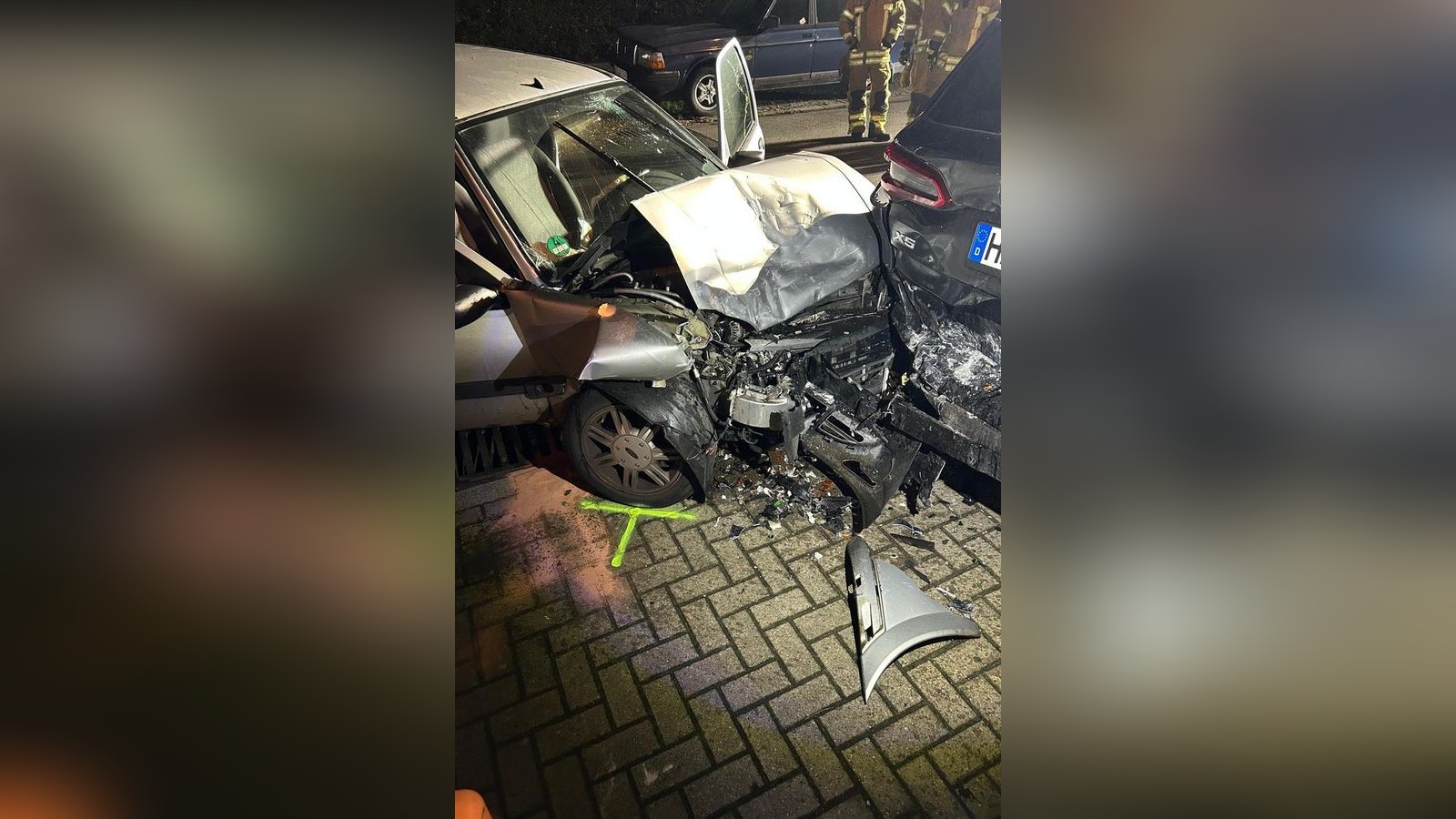 Betrunkene-Autofahrerin-kommt-in-Herne-von-Stra-e-ab-und-wird-schwer-verletzt